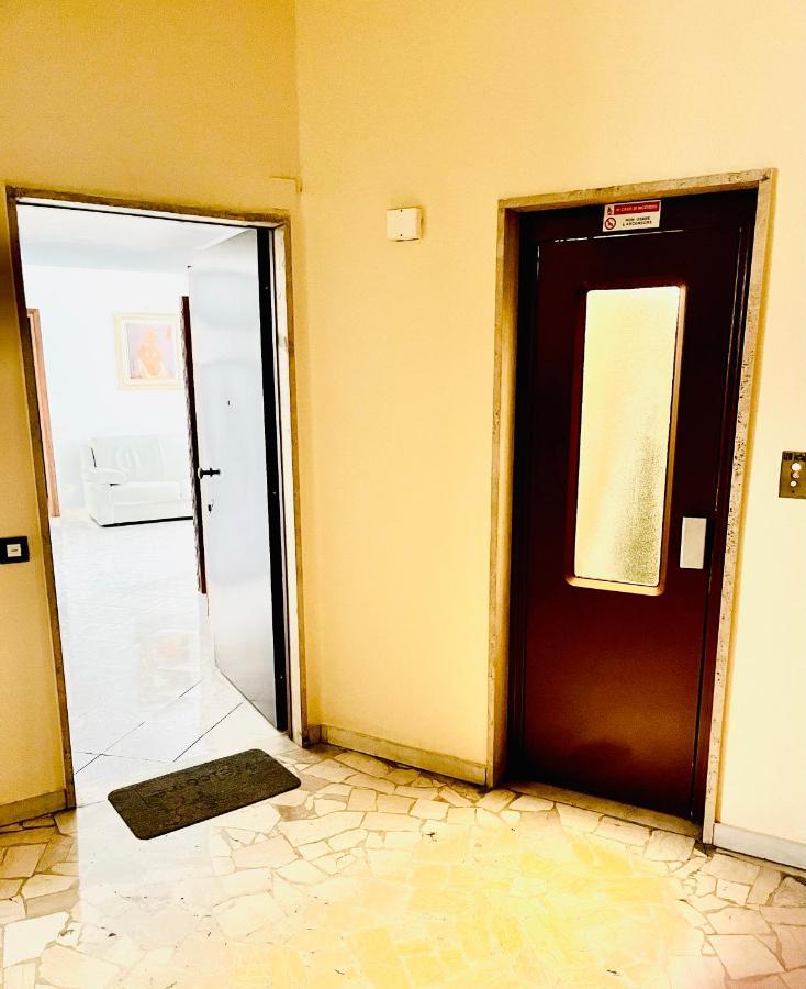 Grazioso Bilocale A 100 Mt Dalla Metropolitana Sesto San Giovanni Luaran gambar